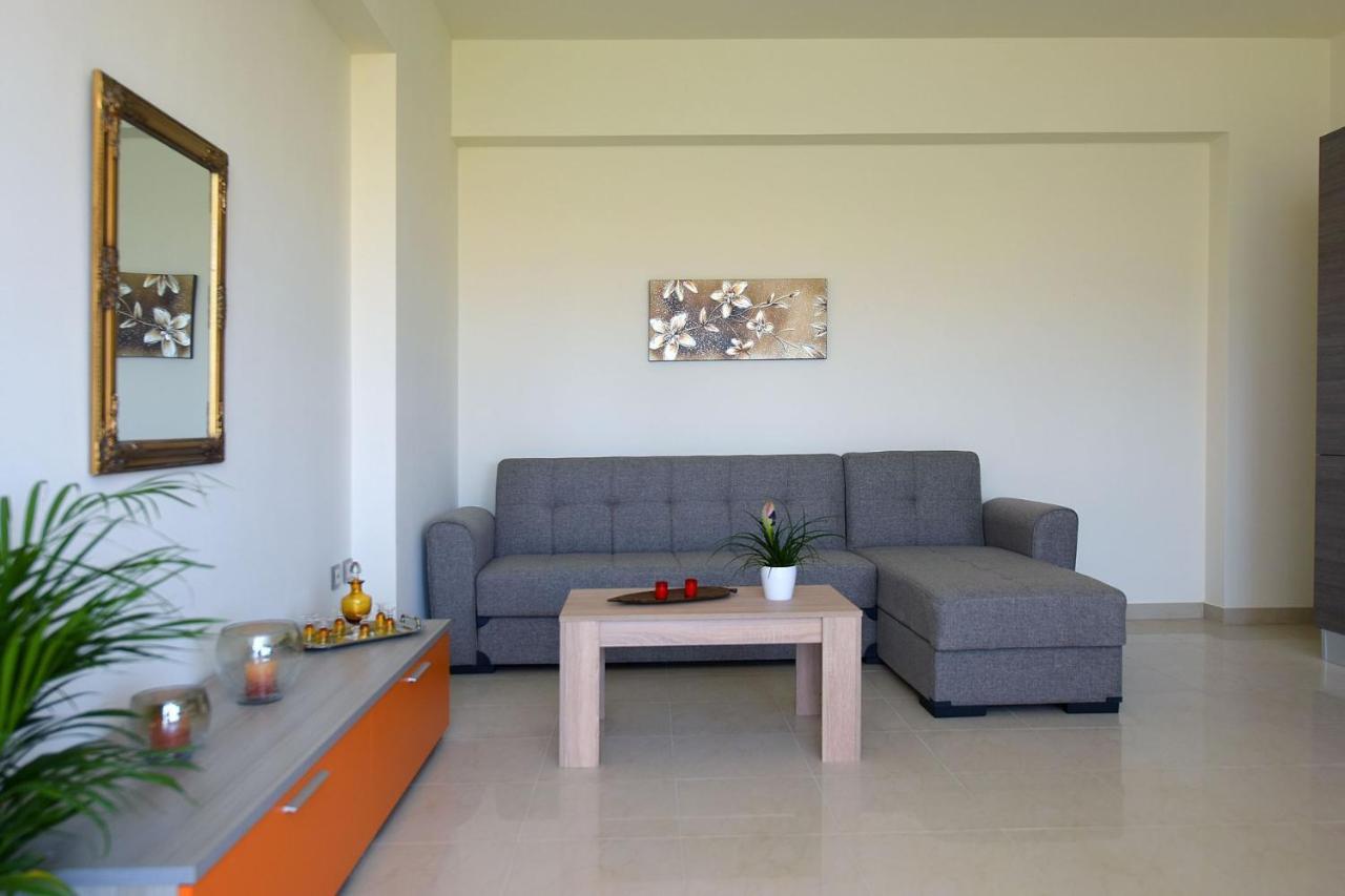 Stelia Luxury Apartments Kalavarda Bagian luar foto