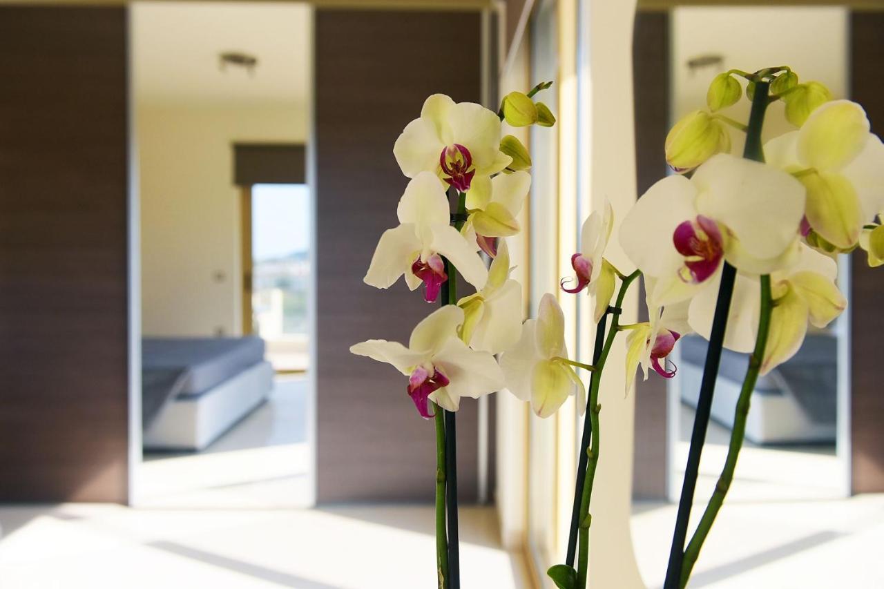 Stelia Luxury Apartments Kalavarda Bagian luar foto