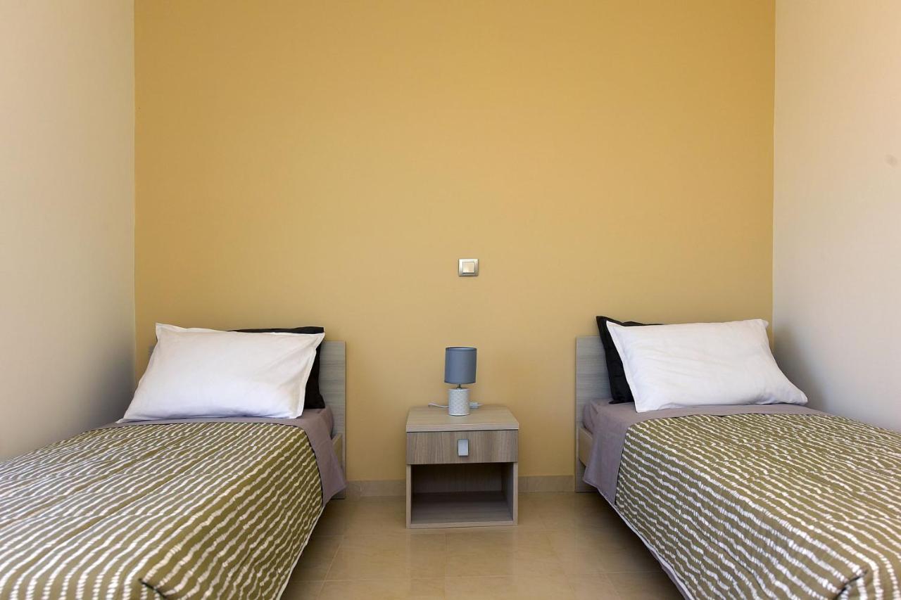 Stelia Luxury Apartments Kalavarda Bagian luar foto