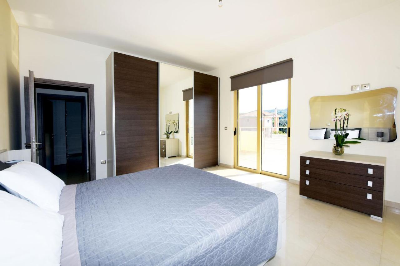 Stelia Luxury Apartments Kalavarda Bagian luar foto